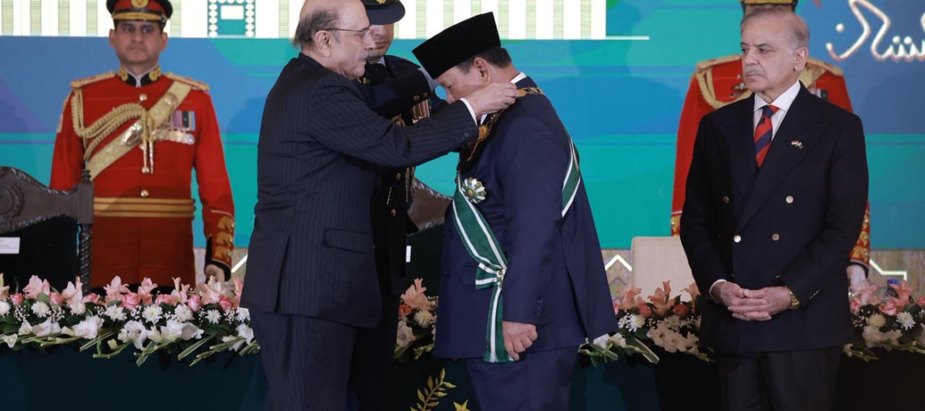 Presiden Zardari Didampingi PM Shehbaz Anugerahkan Bintang Tertinggi Pakistan ke Prabowo