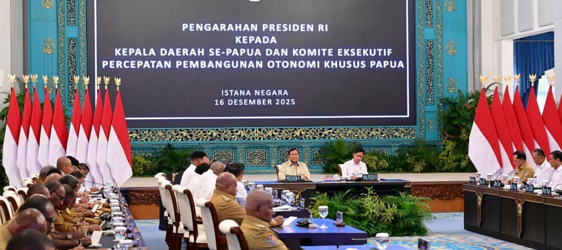 Presiden Prabowo Subianto memberikan pengarahan kepada kepala daerah se-Papua di Istana Negara