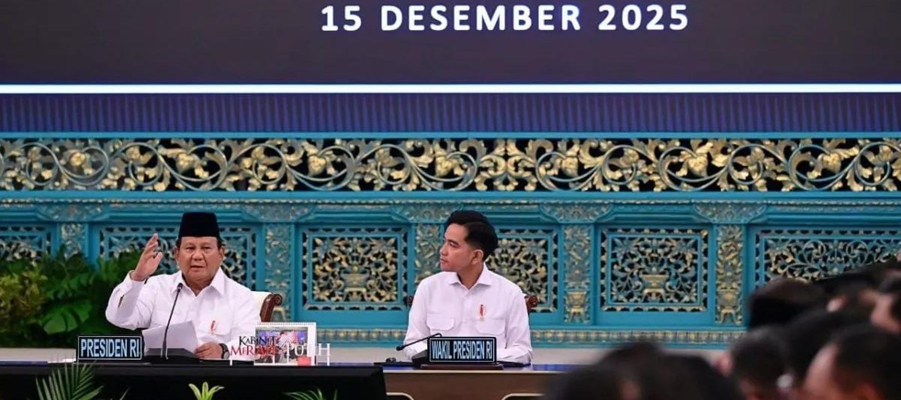 Presiden Prabowo Subianto memimpin Sidang Kabinet Paripurna bersama para pejabat Kabinet Merah Putih di Istana Negara, Jakarta, Senin 15 Desember 2025. ANTARA/HO-Biro Pers Sekretariat Presiden