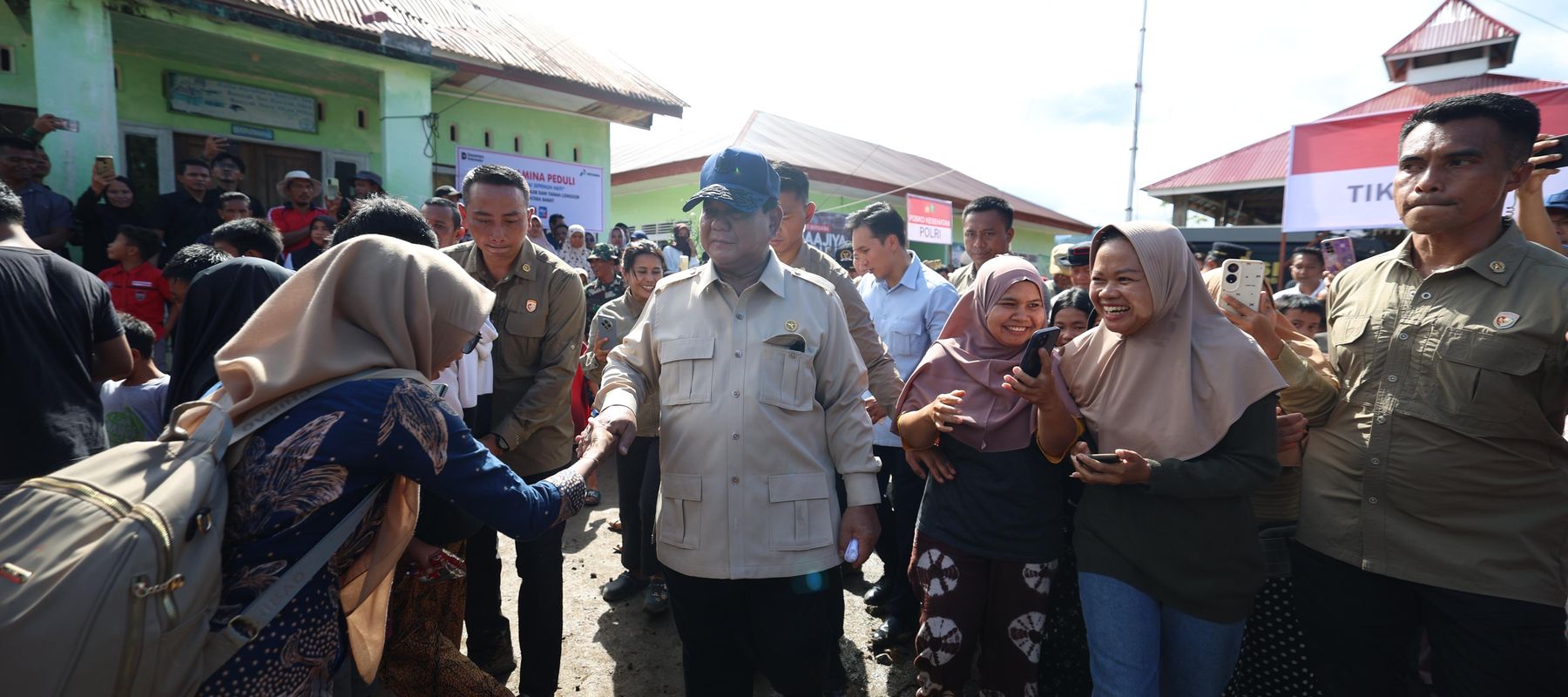 Presiden RI Prabowo Subianto tiba di Posko Pengungsian 