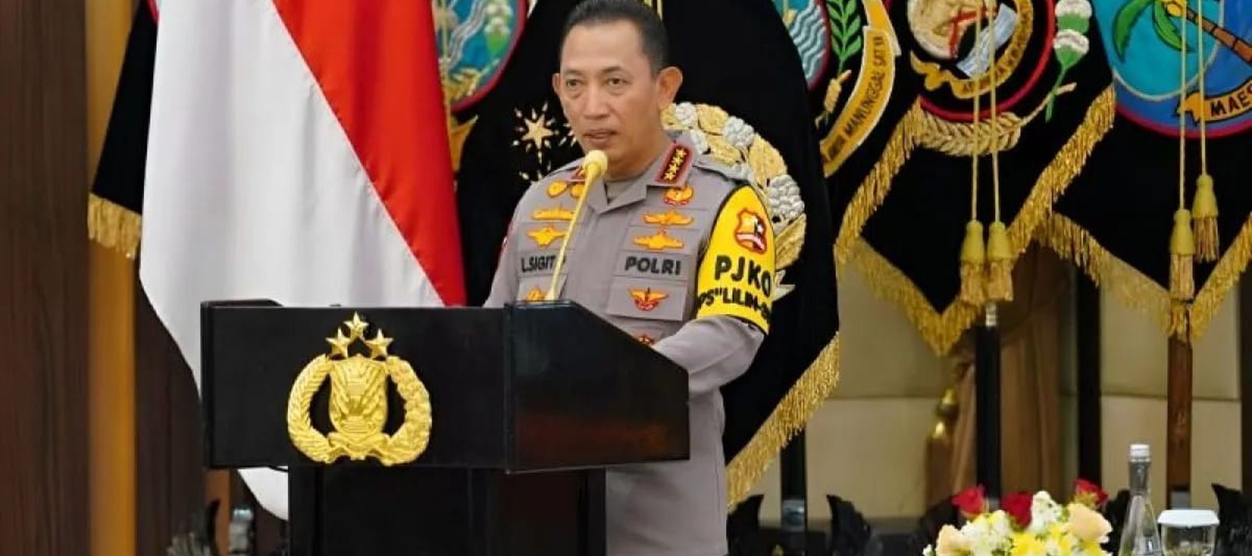 Kapolri Jenderal Pol. Listyo Sigit Prabowo berbicara dalam kegiatan Rilis Akhir Tahun 2025 di Gedung Rupatama Mabes Polri, Jakarta, Selasa 30 Desember 2025. (ANTARA/HO-Divisi Humas Polri)