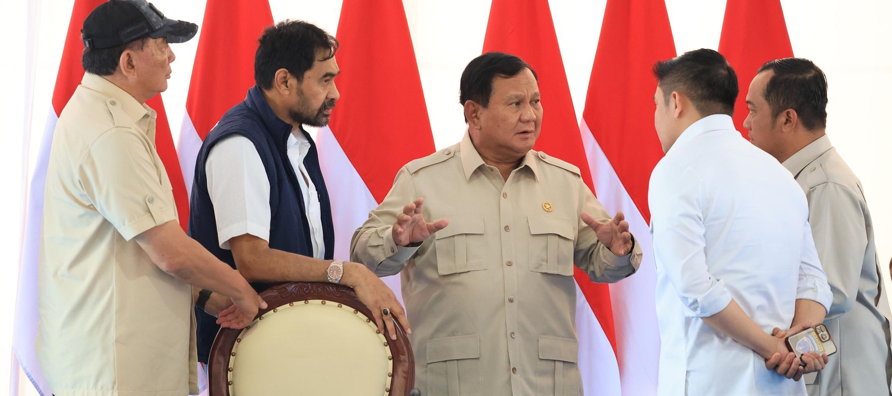 Prabowo Pimpin Rapat Koordinasi Usai Tinjau Lokasi Bencana di Aceh Tamiang.