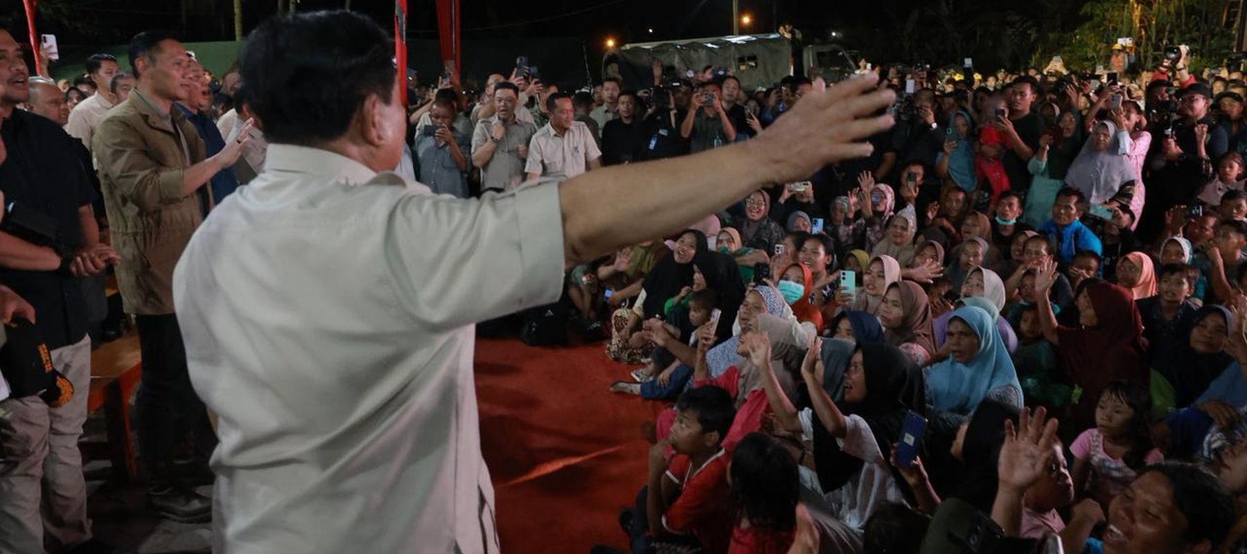 Presiden Republik Indonesia Prabowo Subianto menghabiskan malam pergantian tahun menuju 2026 di Desa Batu Hula, Kecamatan Batang Toru, Kabupaten Tapanuli Selatan pada Rabu, 31 Desember 2025