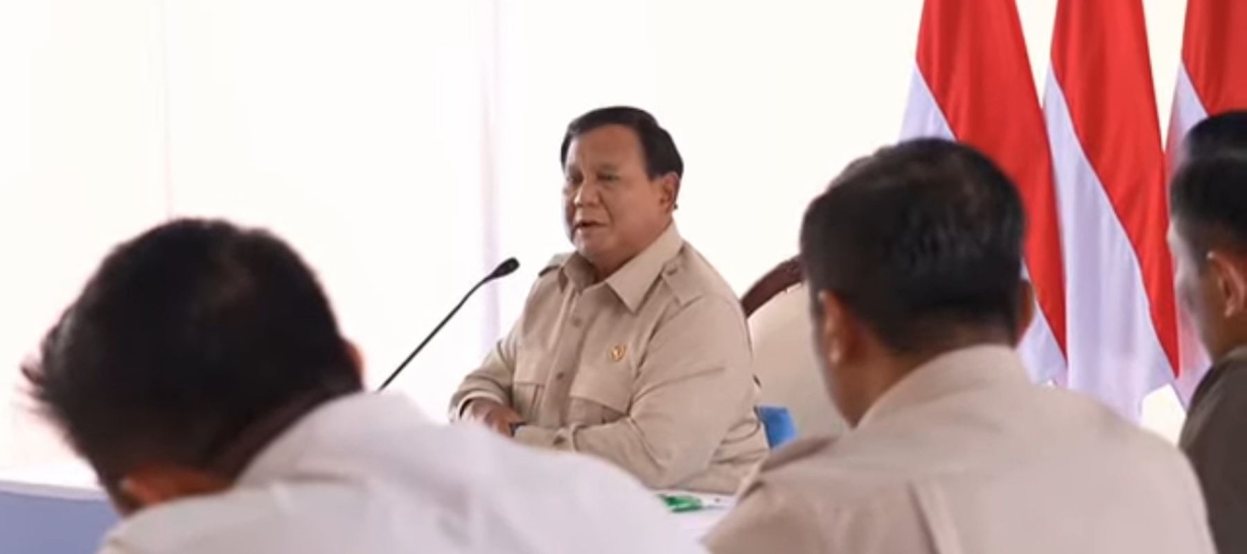 Prabowo Pimpin Rapat Koordinasi Usai Tinjau Lokasi Bencana di Aceh Tamiang