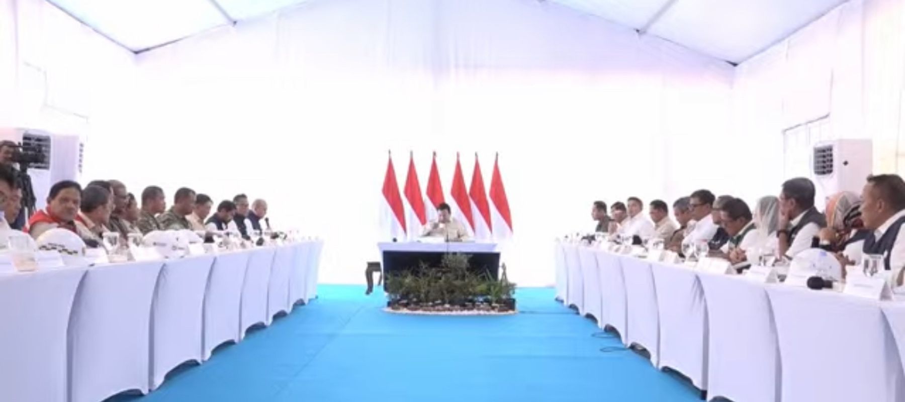 Prabowo Pimpin Rapat Koordinasi Usai Tinjau Lokasi Bencana di Aceh Tamiang