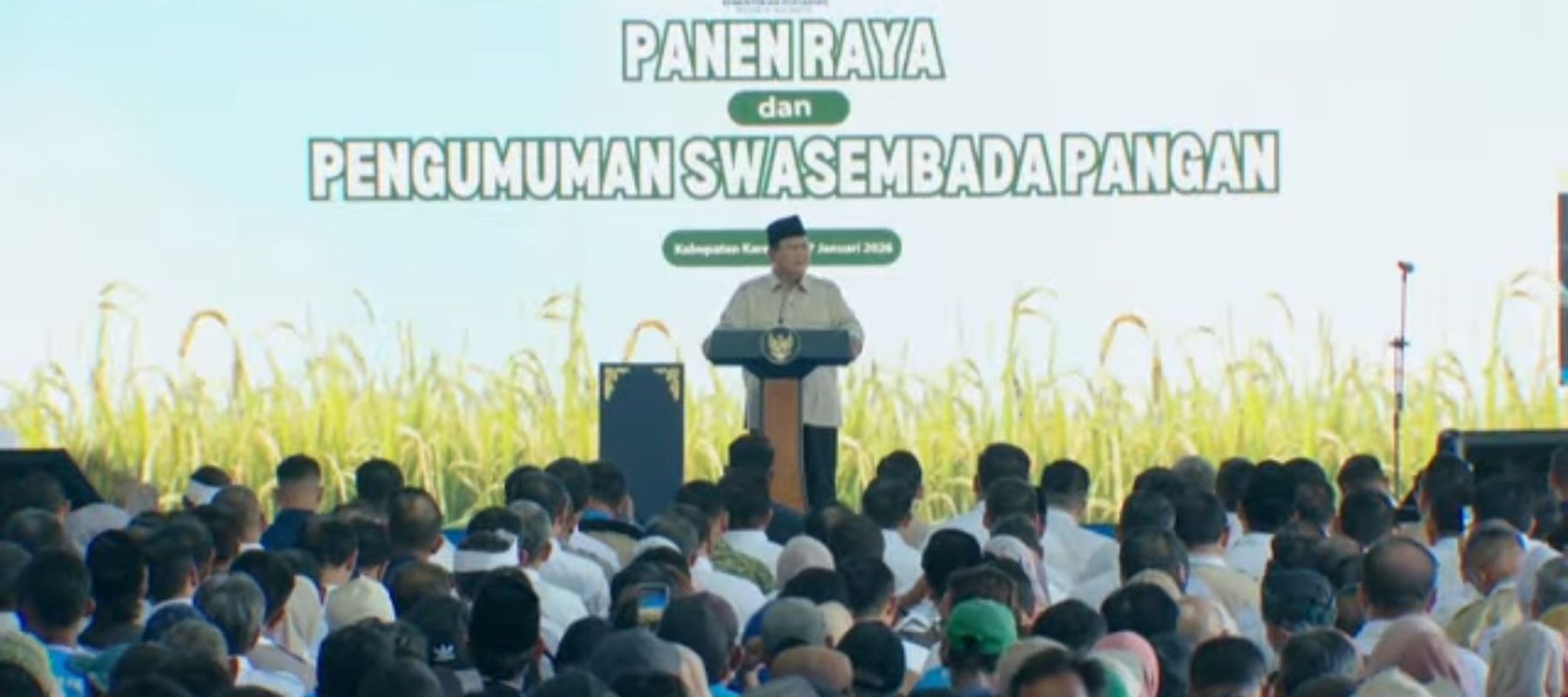 Presiden Prabowo Subianto menghadiri kegiatan panen raya di Karawang, Jawa Barat