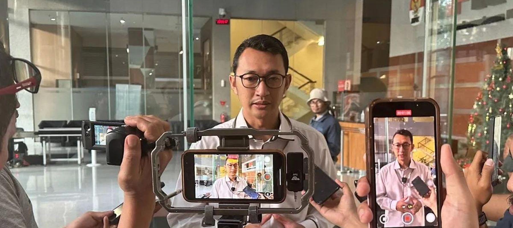 Juru Bicara Komisi Pemberantasan Korupsi Budi Prasetyo memberikan keterangan di Gedung Merah Putih KPK, Jakarta, Senin 5 Januari 2026. ANTARA/Rio Feisal.