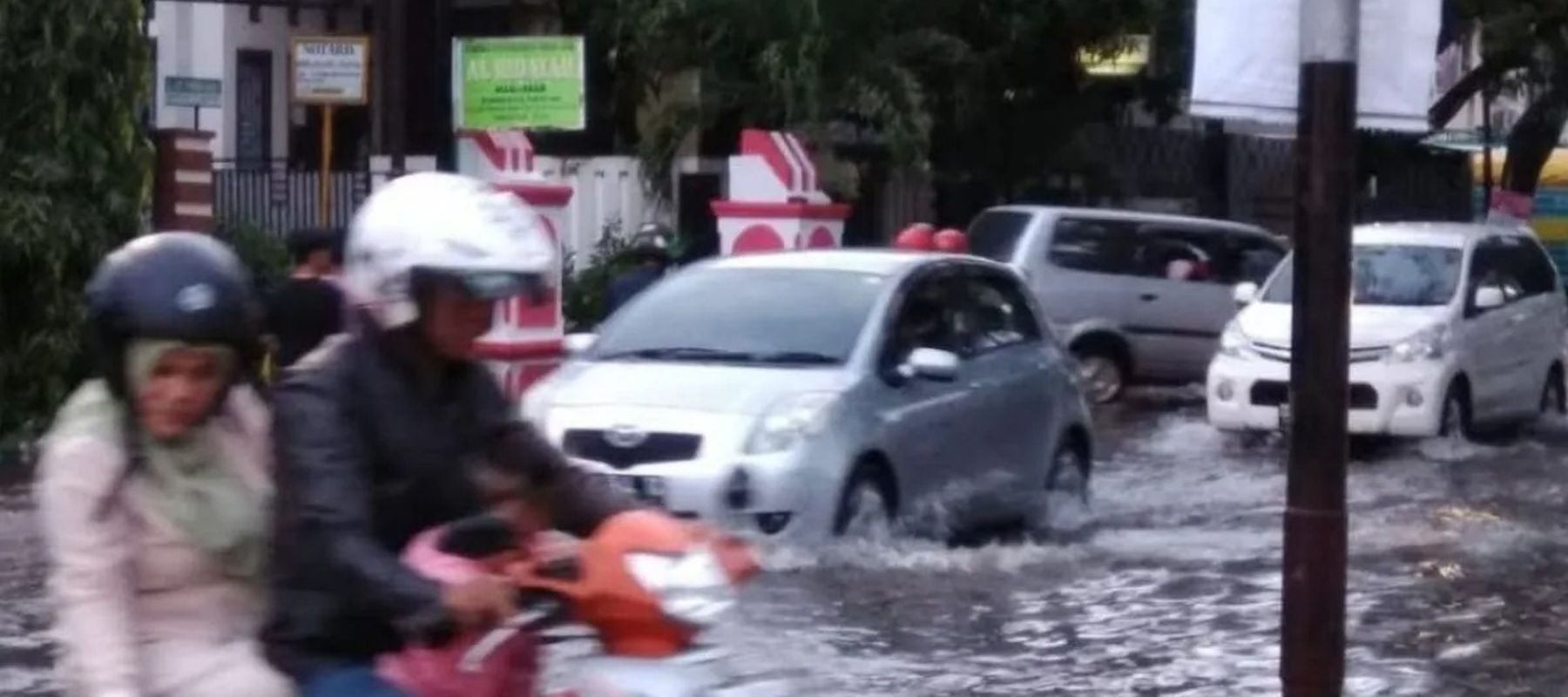 Ilustrasi: Suasana banjir yang melanda sebagian wilayah Timur Kota Makassar, Sulawesi Selatan. ANTARA/HO-BPBD Makassar