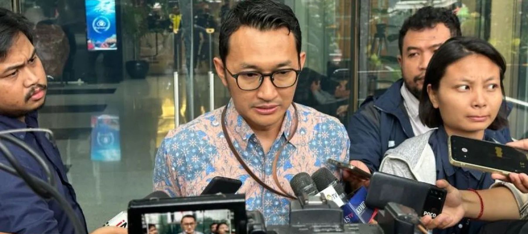 Juru Bicara Komisi Pemberantasan Korupsi Budi Prasetyo memberikan keterangan di Gedung Merah Putih KPK, Jakarta, Rabu, 14 Januari 2026. (ANTARA/Rio Feisal)