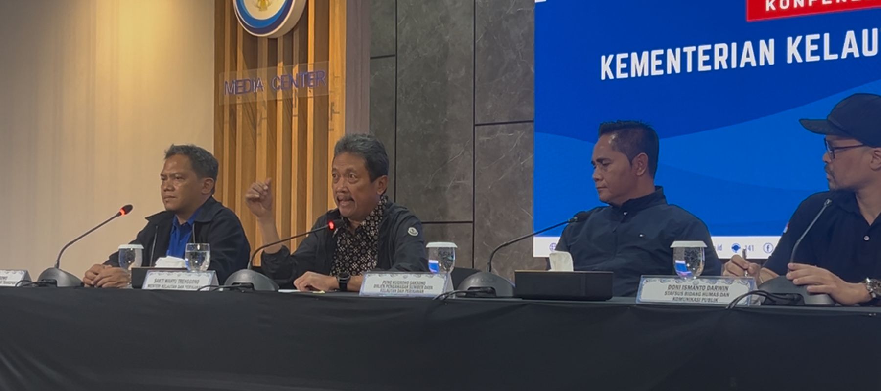 Konferensi Pers Menteri KKP Sakti Wahyu Trenggono Soal Update Hilangnya Pesawat ATR di Maros Sulawesi Selatan