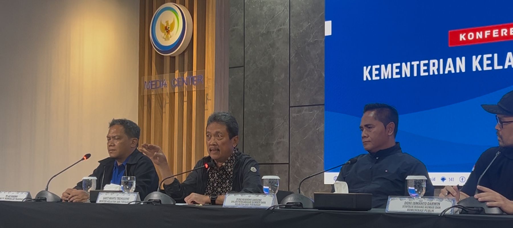 Konferensi Pers Menteri KKP Sakti Wahyu Trenggono Soal Update Hilangnya Pesawat ATR di Maros Sulawesi Selatan