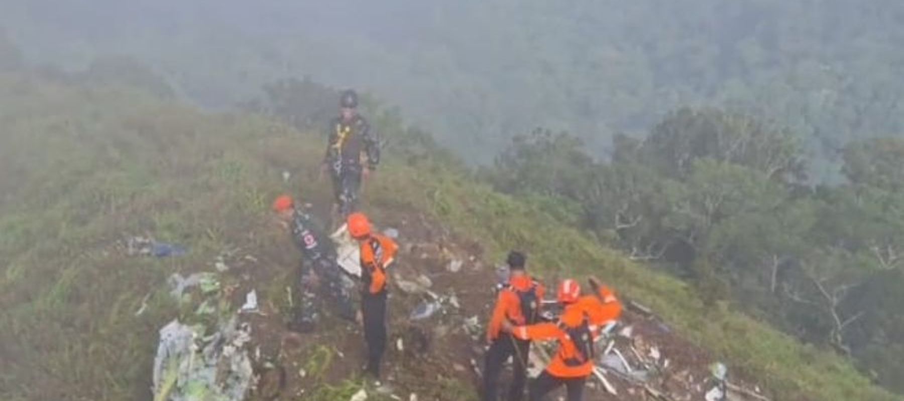
Badan Pesawat ATR 42-500 Ditemukan di Gunung Bulusaraung

