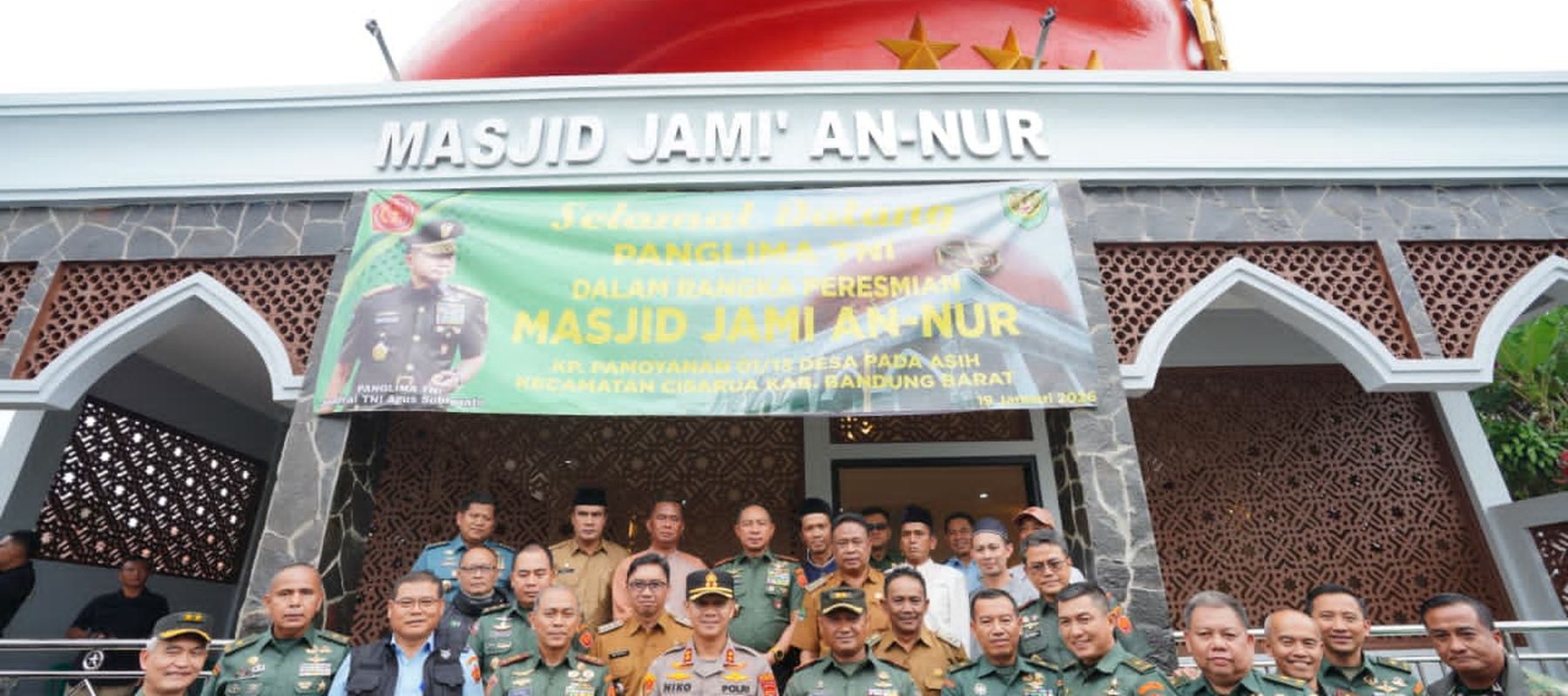 Jenderal TNI Agus Subiyanto meresmikan Masjid Jami&rsquo; An-Nur yang berlokasi di Kampung Pamoyanan, Desa Pada Asih, Kecamatan Cisarua, Kabupaten Bandung Barat, Jawa Barat, Senin, 19 Januari 2026.