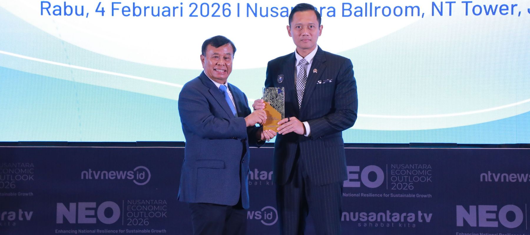 Presiden Komisaris NT Corp Nurdin Tampubolon dan Menteri Koordinator Bidang Infrastruktur dan Pembangunan Kewilayahan Agus Harimurti Yudhoyono (AHY) di gelaran Nusantara Economic Outlook (NEO) 2026.