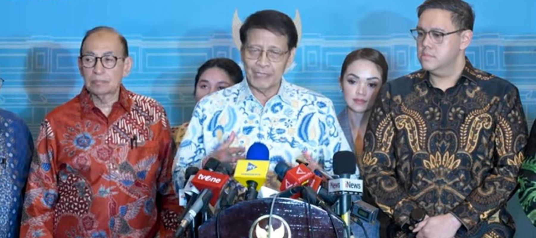 Tokoh dan akademisi politik luar negeri di Istana