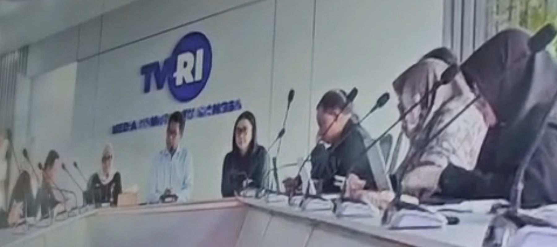 Rekaman rapat mundurnya Direktur Utama TVRI Iman Brotoseno. 