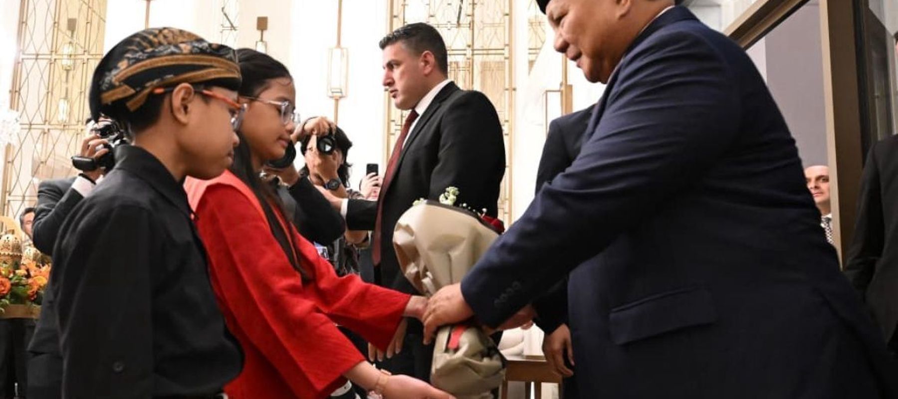 Momen Sukacita Diaspora Sambut Prabowo di Amman Yordania