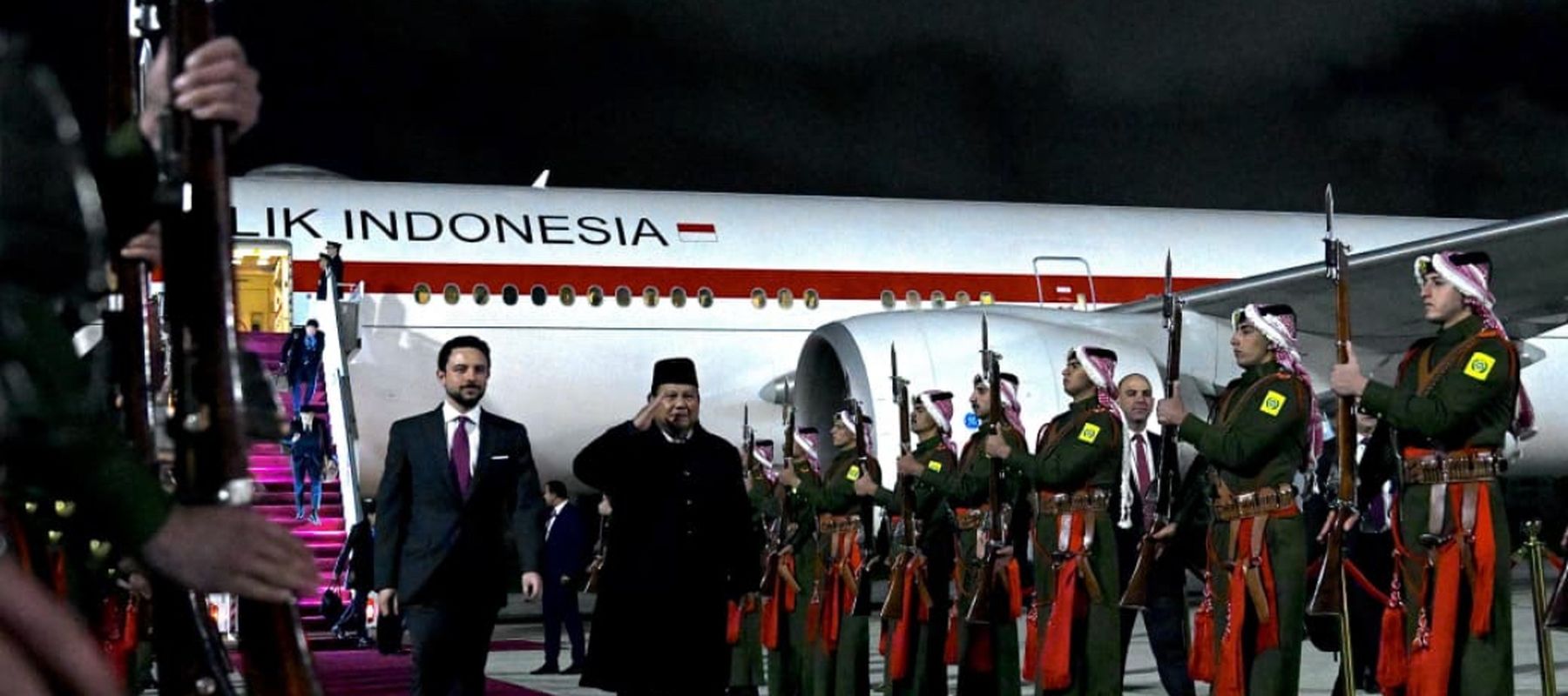 Prabowo Tiba di Amman, Disambut Putra Mahkota dan Dikawal F-16 AU Yordania