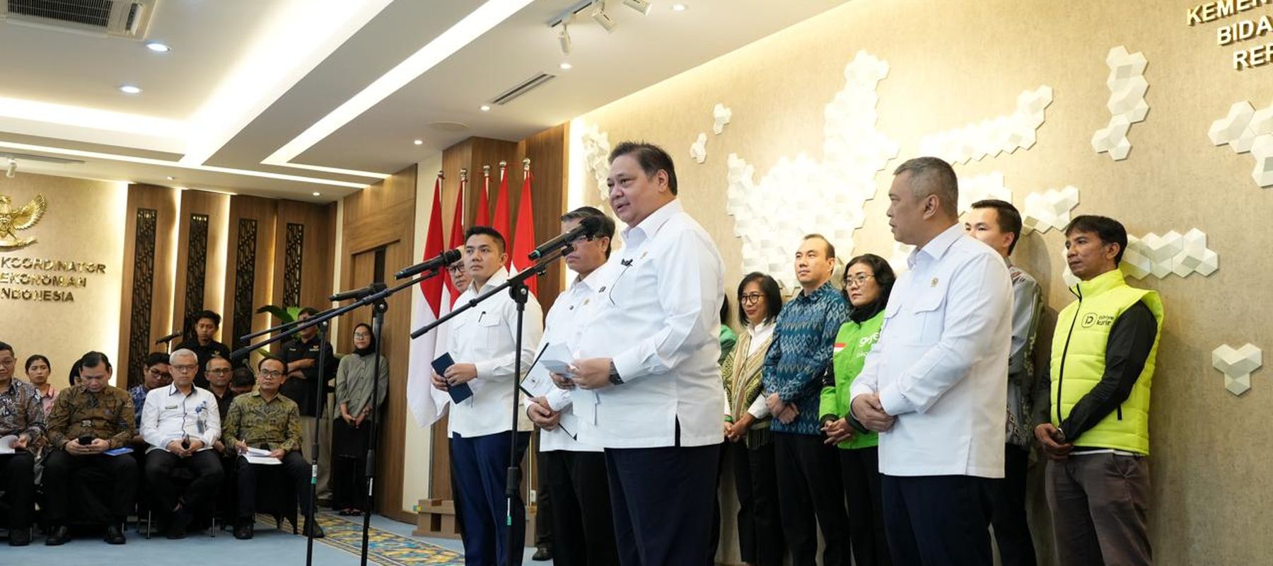 Pemerintah Umumkan THR untuk ASN, TNI/Polri, Pensiunan hingga Ojol