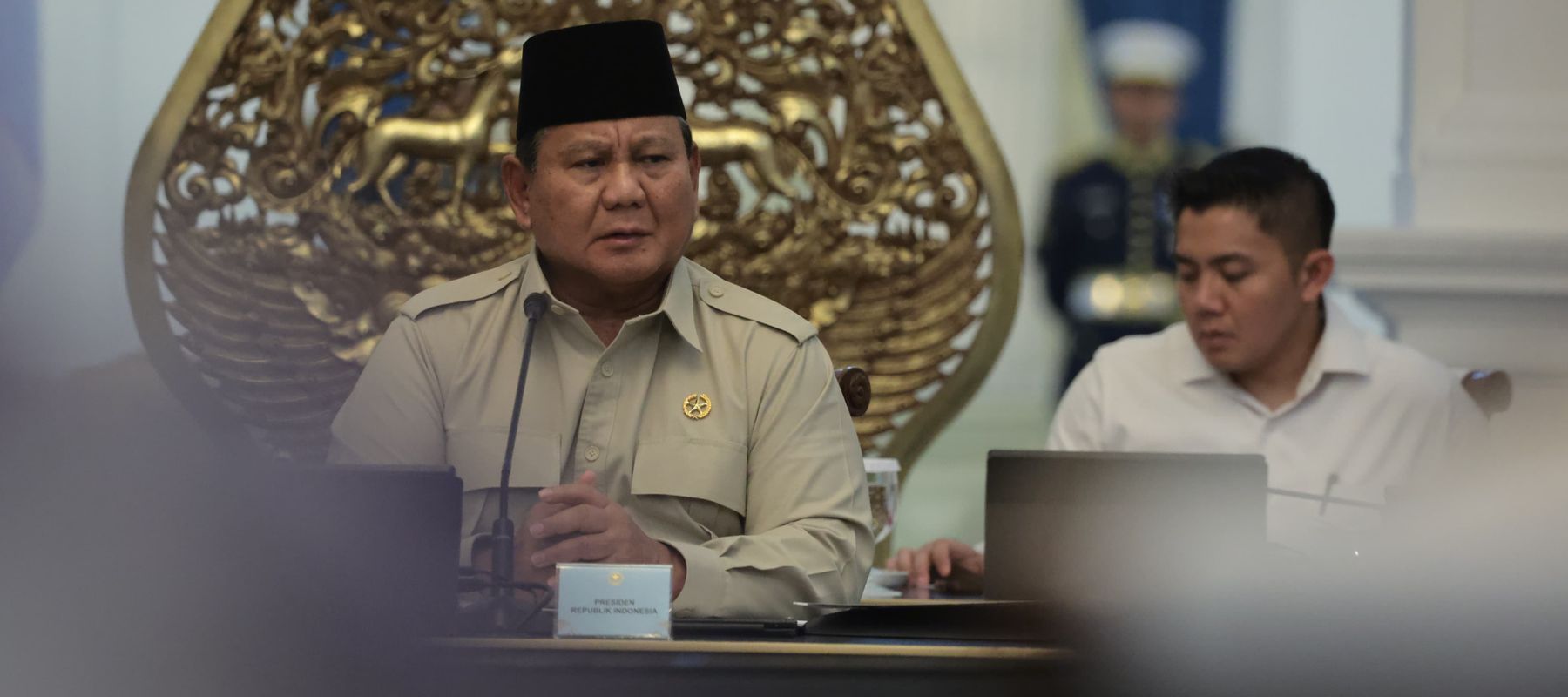 Presiden Prabowo dan Seskab Teddy