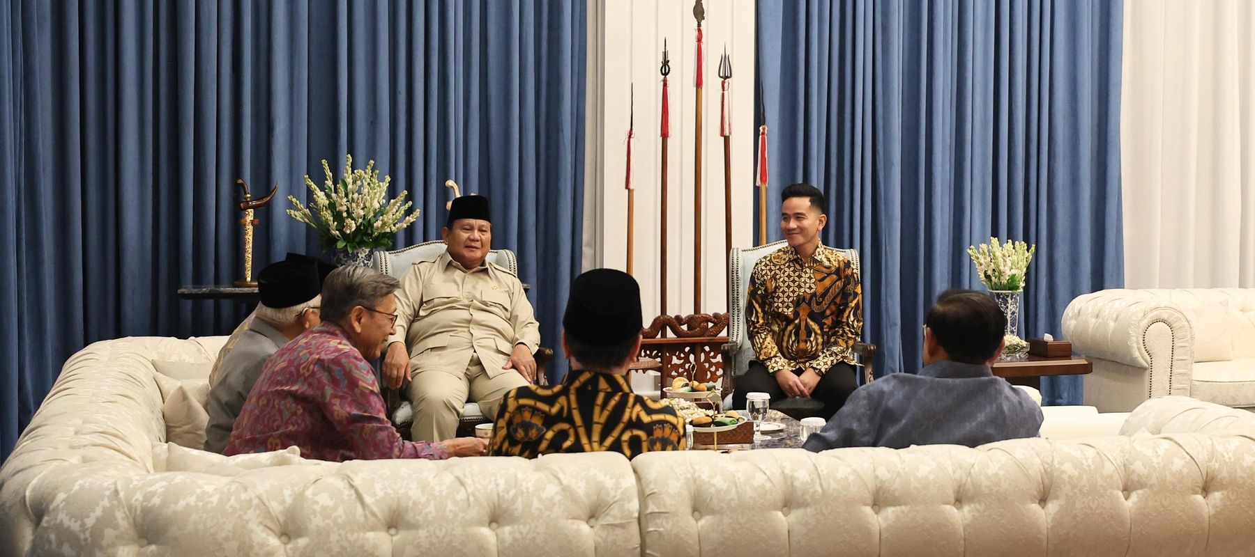 Presiden Prabowo, Wapres Gibran, Presiden ke-6 SBY, Presiden ke-7 Jokowi, Wapres ke-13 Maruf Amin dan  Wapres ke-11 Boediono