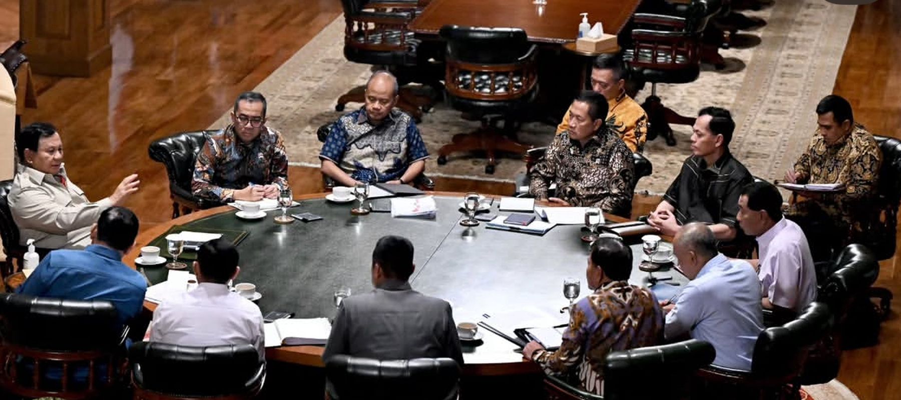 Prabowo Gelar Lima Rapat di Hambalang, Bahas Pendidikan, Geopolitik hingga Kesiapan Mudik Lebaran