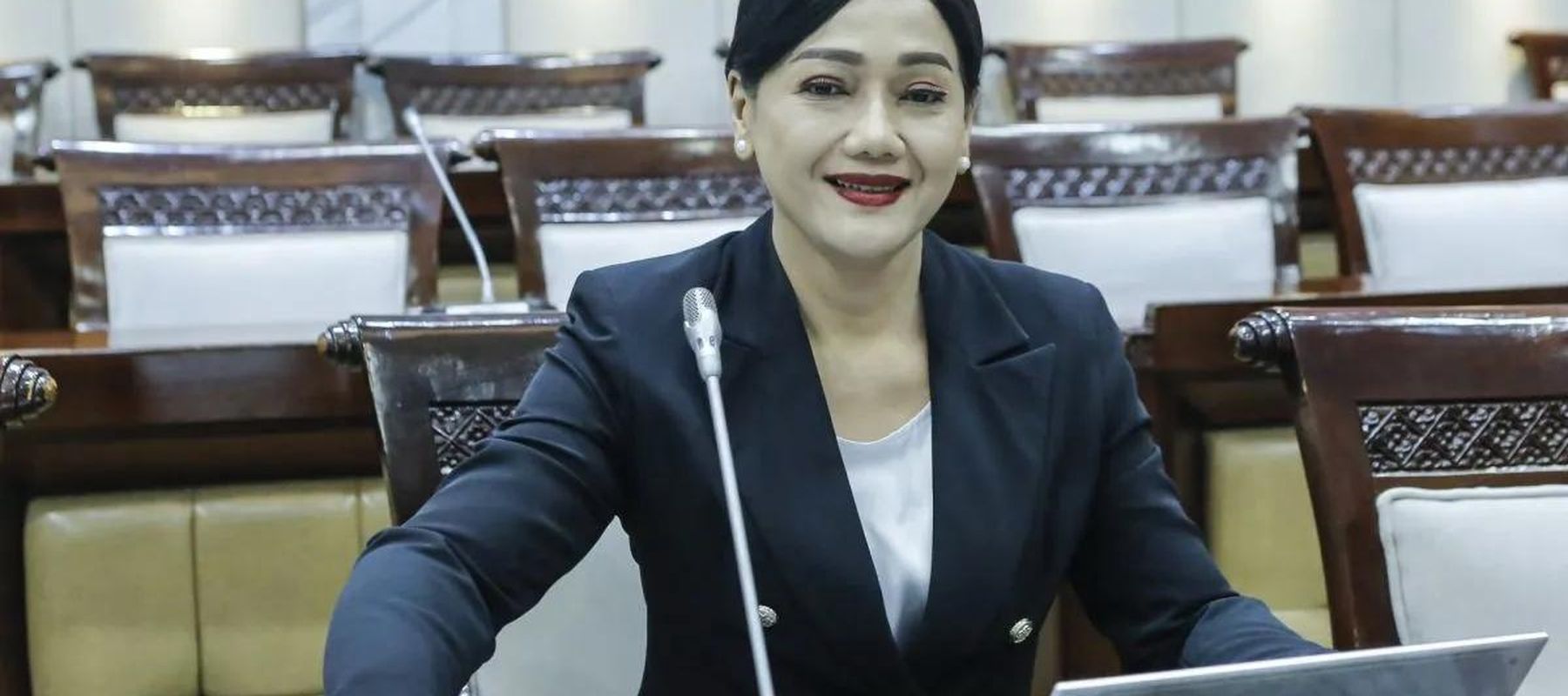 Friderica Widyasari Dewi terpilih menjadi Ketua Dewan Komisioner OJK setelah mengikuti Uji Kelayakan dan Kepatutan dengan Komisi XI DPR di Kompleks Parlemen, Senayan, Jakarta, Rabu 11 Maret 2026. ANTARA FOTO/Asprilla Dwi Adha/bar (ANTARA FOTO/ASPRILL
