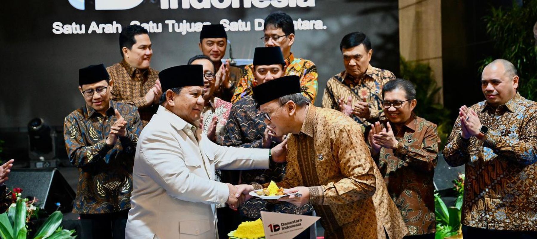 Presiden Prabowo Subianto dengan CEO Danantara Indonesia Rosan Roeslani