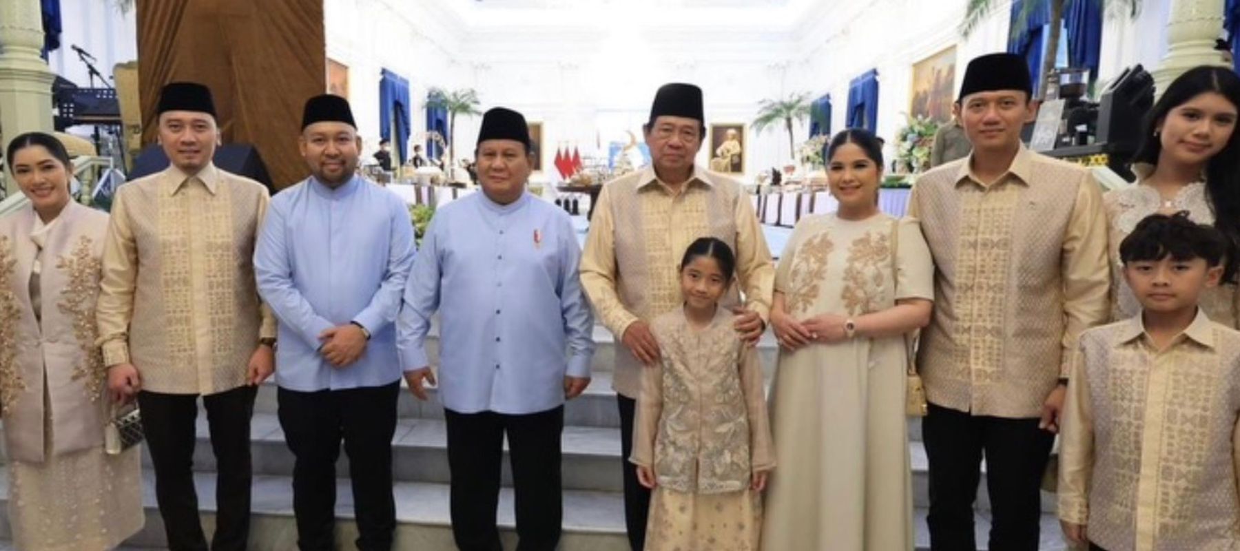 Presiden Prabowo bersama Presiden ke-6 SBY, Menko AHY dan keluarga di Istana saat Idul Fitri
