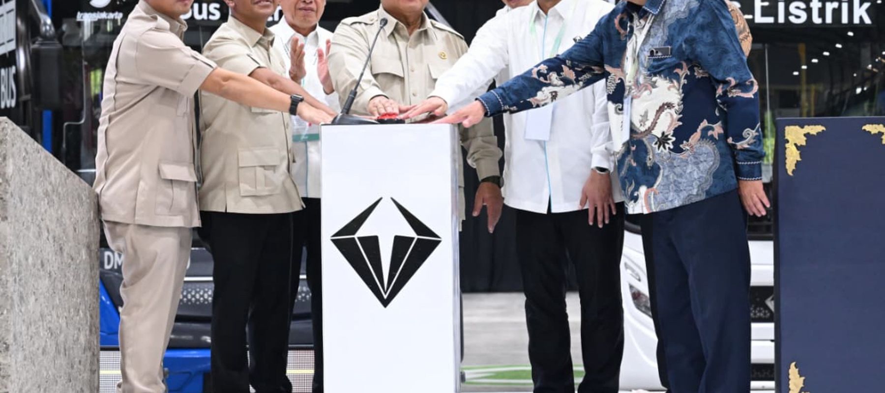 Prabowo Subianto Resmikan Pabrik Perakitan Kendaraan Komersial Listrik