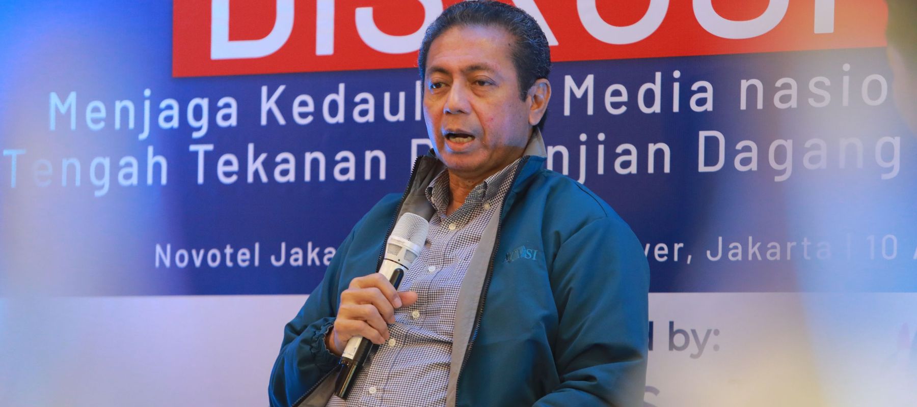 Komisi Sistem dan Teknologi Penyiaran (ATVSI), Rachmat Akbari   di acara forum diskusi Nusantara tV