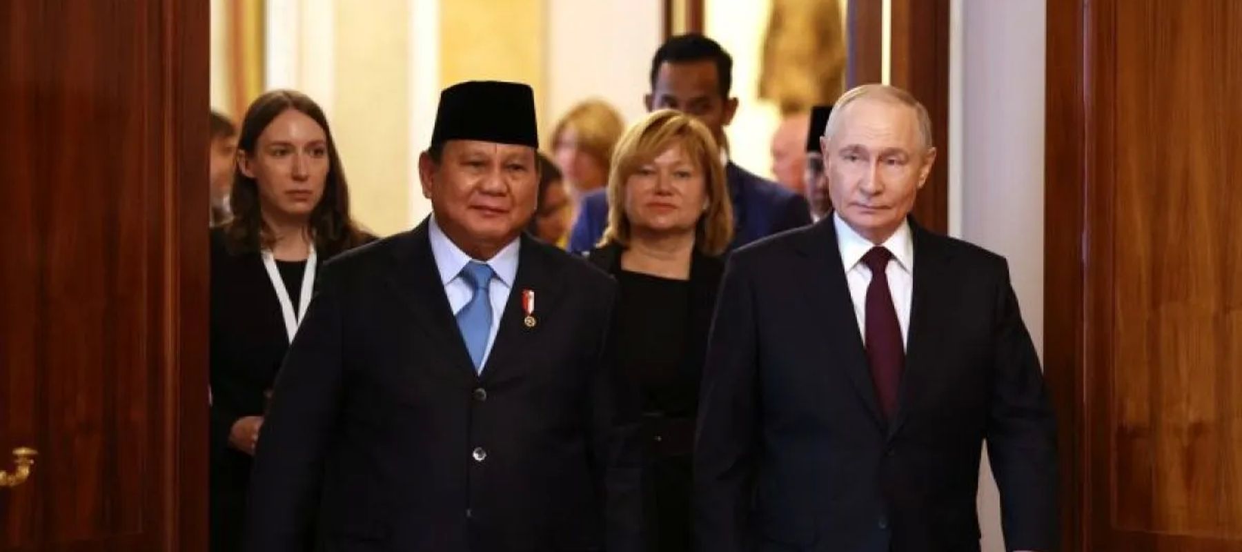 Presiden RI Prabowo Subianto (kiri) dan Presiden Rusia Vladimir Putin ketika berada Istana Kremlin, Moskow, Rusia, Senin (13/4/2026) (ANTARA/HO-Bakom RI)