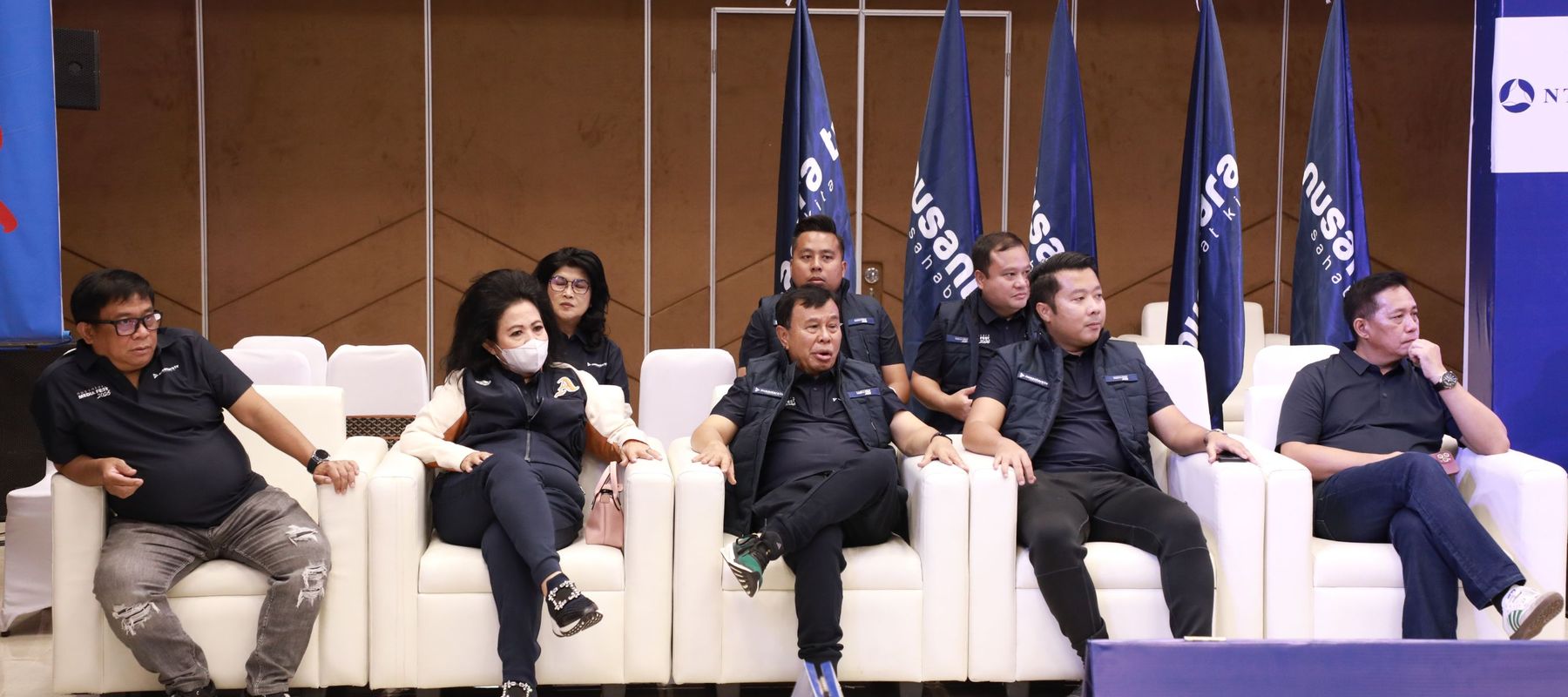 Presiden Komisaris NT Corp Nurdin Tampubolon berserta Ibu Preskom dan Direksi NTV