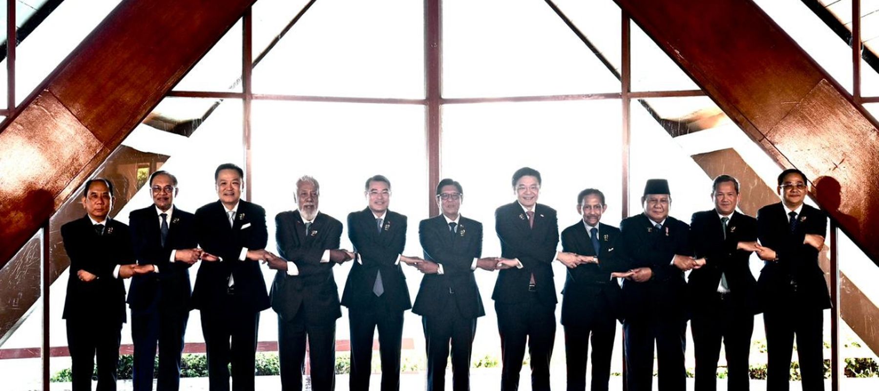 Presiden Republik Indonesia Prabowo Subianto menghadiri sesi Retreat dalam rangka Konferensi Tingkat Tinggi (KTT) ke-48 ASEAN