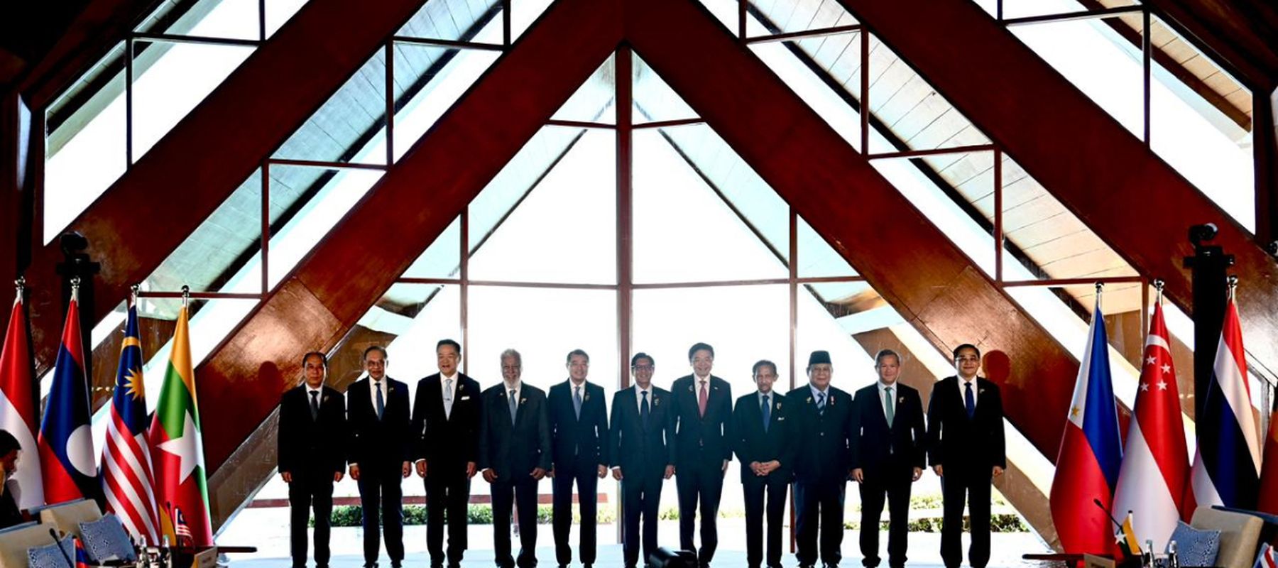 Presiden Republik Indonesia Prabowo Subianto menghadiri sesi Retreat dalam rangka Konferensi Tingkat Tinggi (KTT) ke-48 ASEAN