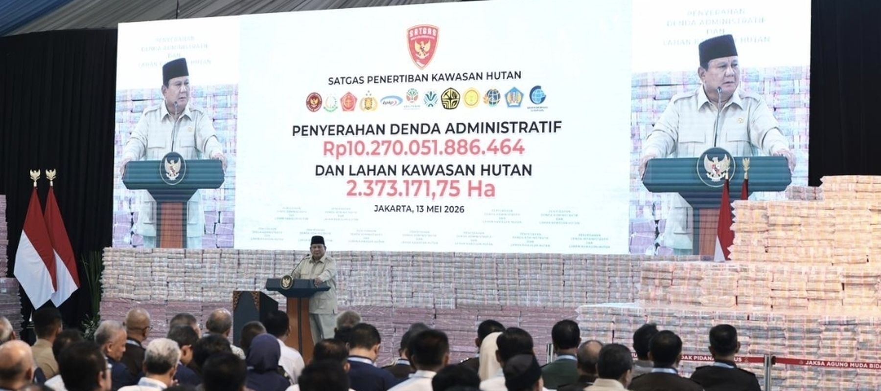 Presiden Prabowo Subianto pada Rabu 13 Mei 2026 menginstruksikan penurunan bunga kredit bagi keluarga prasejahtera menjadi di bawah 9 persen guna menciptakan akses permodalan yang lebih adil dan inklusif bagi rakyat kecil.