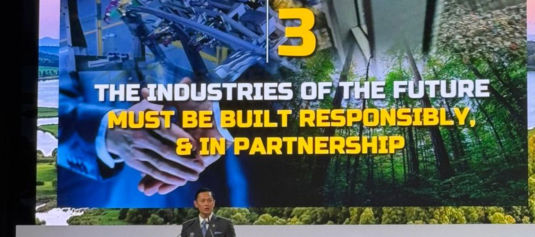 Menko Infra Agus Harimurti Yudhoyono (AHY) saat memberikan paparan dalam forum internasional Ecosperity Week 2026