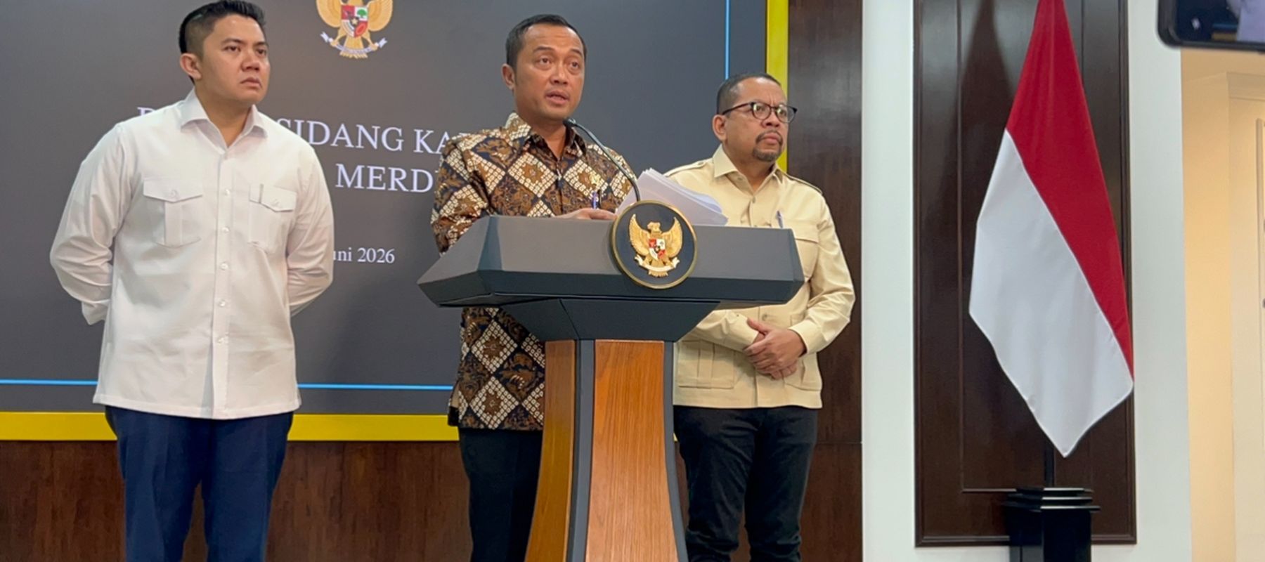 Menteri Sekretaris Negara Prasetyo Hadi mengumukan penggantian Kepala Badan Gizi Nasional (BGN) Dadan Hidayana di Kantor Presiden, Kompleks Istana Kepresidenan, Jakarta, Selasa, 2 Juni 2026