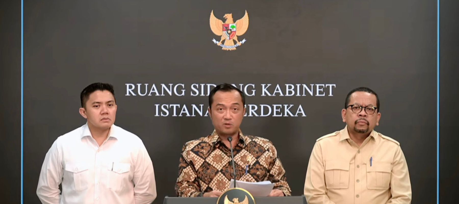 Mensesneg Prasetyo Hadi mengumumkan pencopotan Kepala BGN Dadan Hindayana.