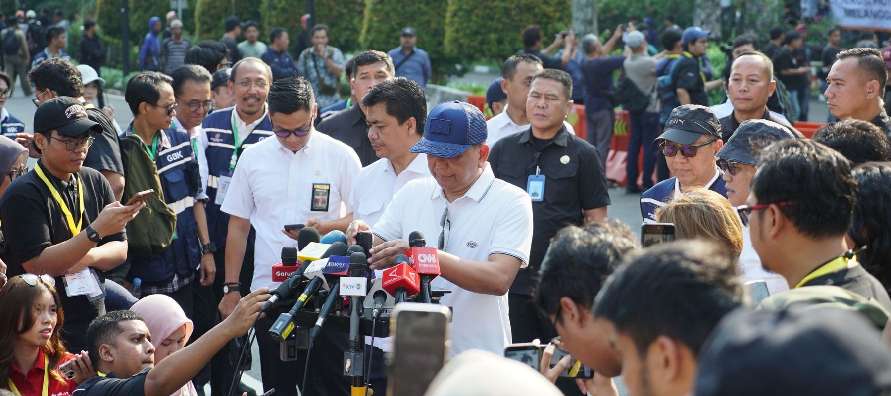Konferensi Pers dan Suasana Eksekusi Hotel Sultan