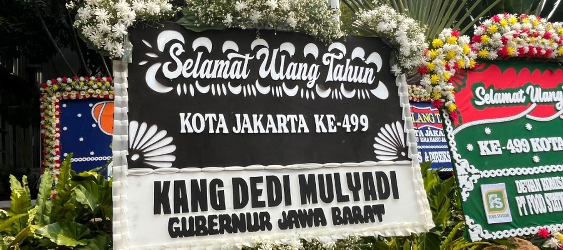 Karangan Bunga selamat HUT Jakarta dari KDM di Balai Kota DKI