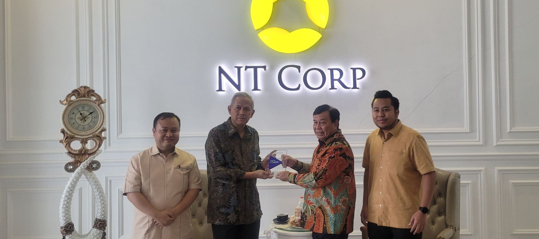 Ketua LPS Anggito Abimanyu Bersama Preskom NT Corp dan Jajaran Direksi