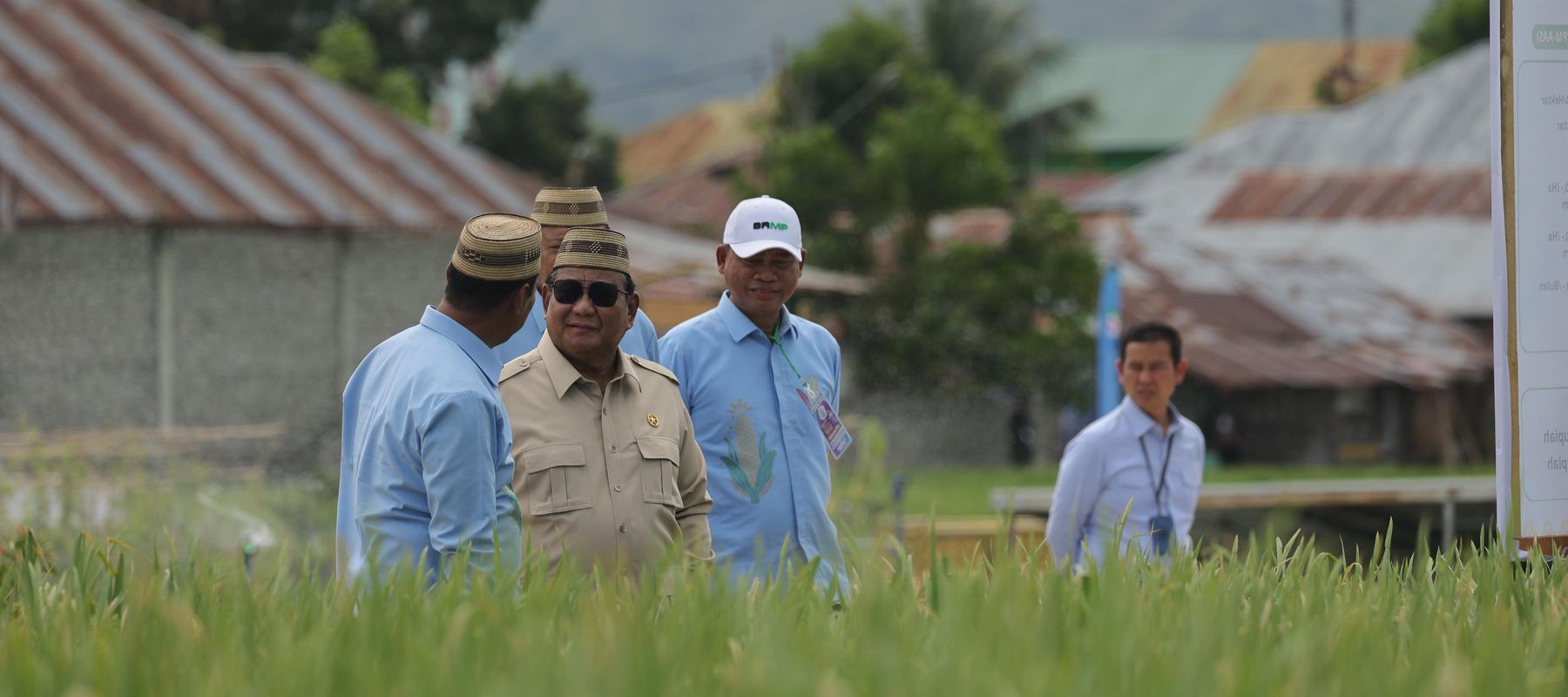 Prabowo Dianugerahi Penghargaan Adi Bhakti Maha Utama oleh Petani dan Nelayan Indonesia