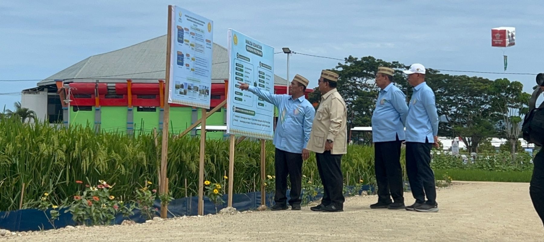 Prabowo Subianto dalam Puncak Pekan Nasional (PENAS) Petani dan Nelayan XVII di Sport Center Limboto, Kabupaten Gorontalo, Provinsi Gorontalo, pada Rabu, 24 Juni 202