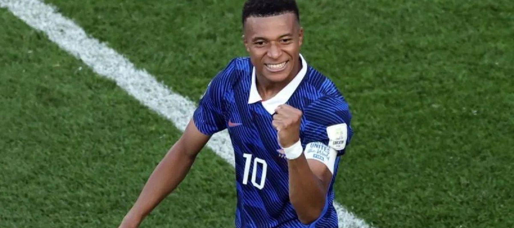Pesepak bola Timnas Prancis Kylian Mbappe berselebrasi usai mencetak gol lewat penalti ke gawang Timnas Paraguay pada babak 16 besar Piala Dunia 2026 di Stadion Philadelphia Stadium, Amerika Serikat, Sabtu, 4 Juli 2026 waktu setempat. Prancis melaju 