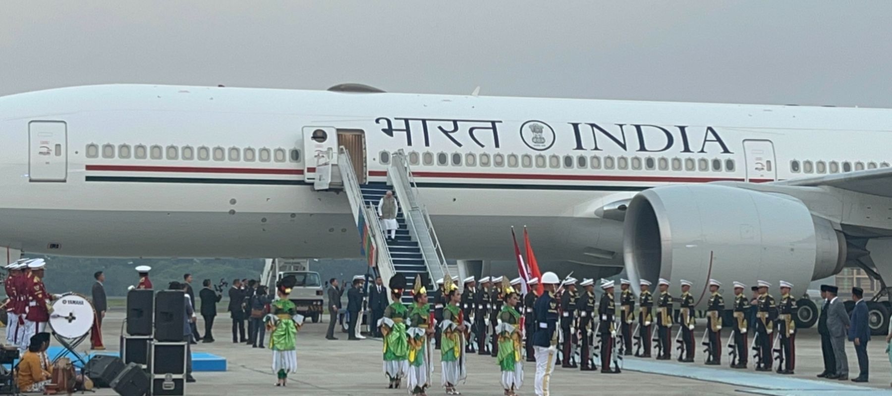 Prabowo Sambut Kedatangan PM India Narendra Modi di Halim, Awali Kunjungan Kenegaraan ke Indonesia