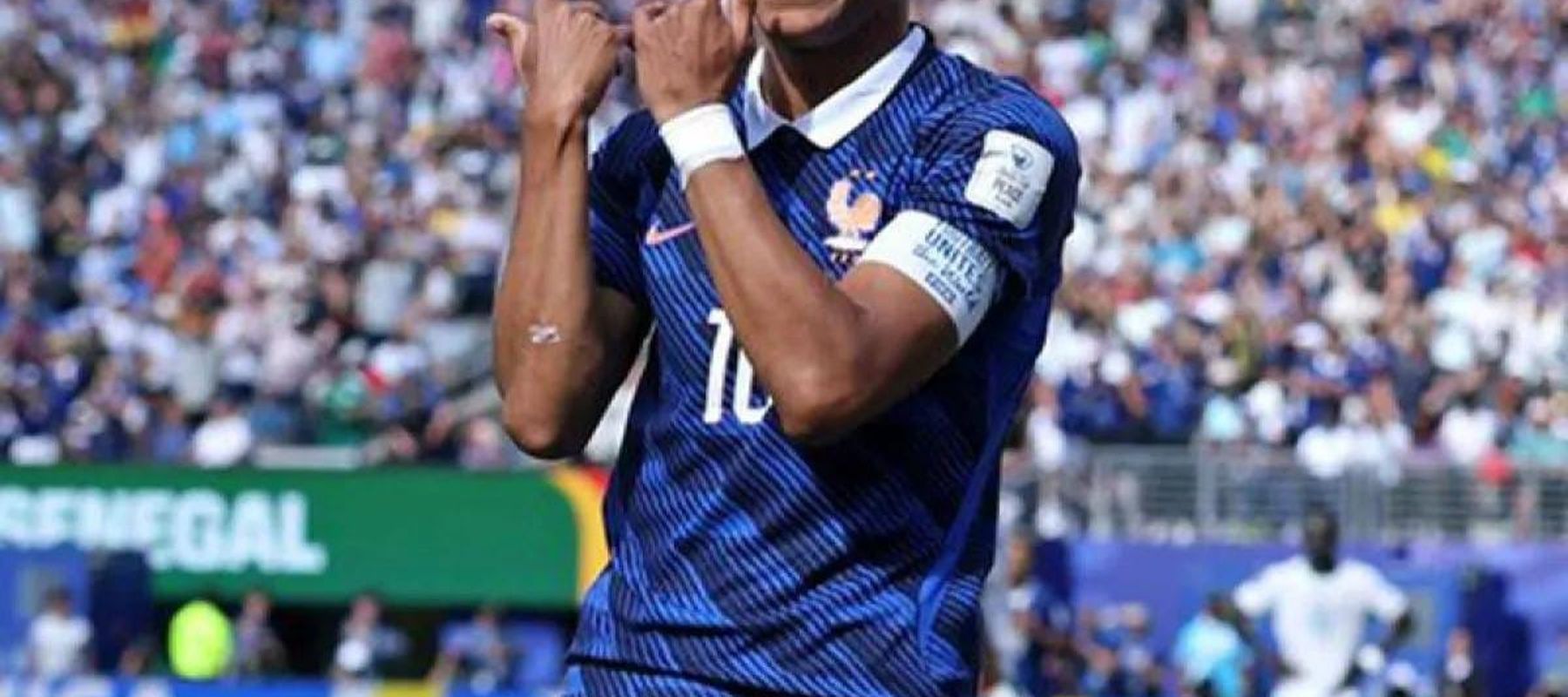 Pemain Prancis Kylian Mbappe berselebrasi setelah mencetak gol ke gawang Senegal dalam laga penyisihan Grup I Piala Dunia 2026 di Stadion MetLife, New Jersey, Selasa waktu setempat. Prancis menang 3-1 atas Senegal
