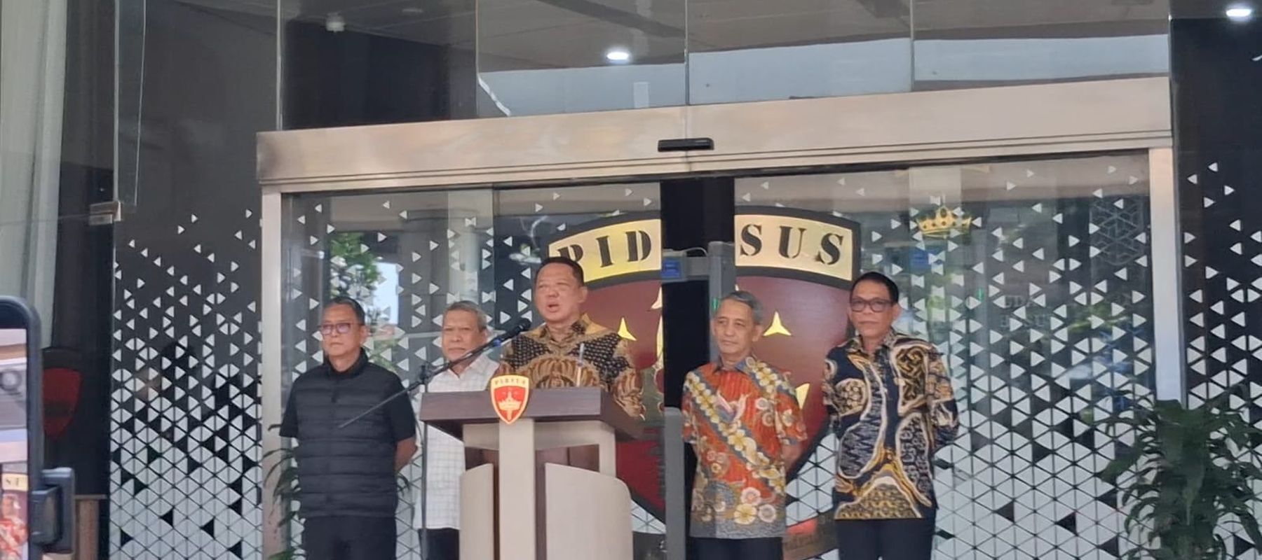 Konferensi pers Jampidsus Kejagung, Febrie Adriansyah.