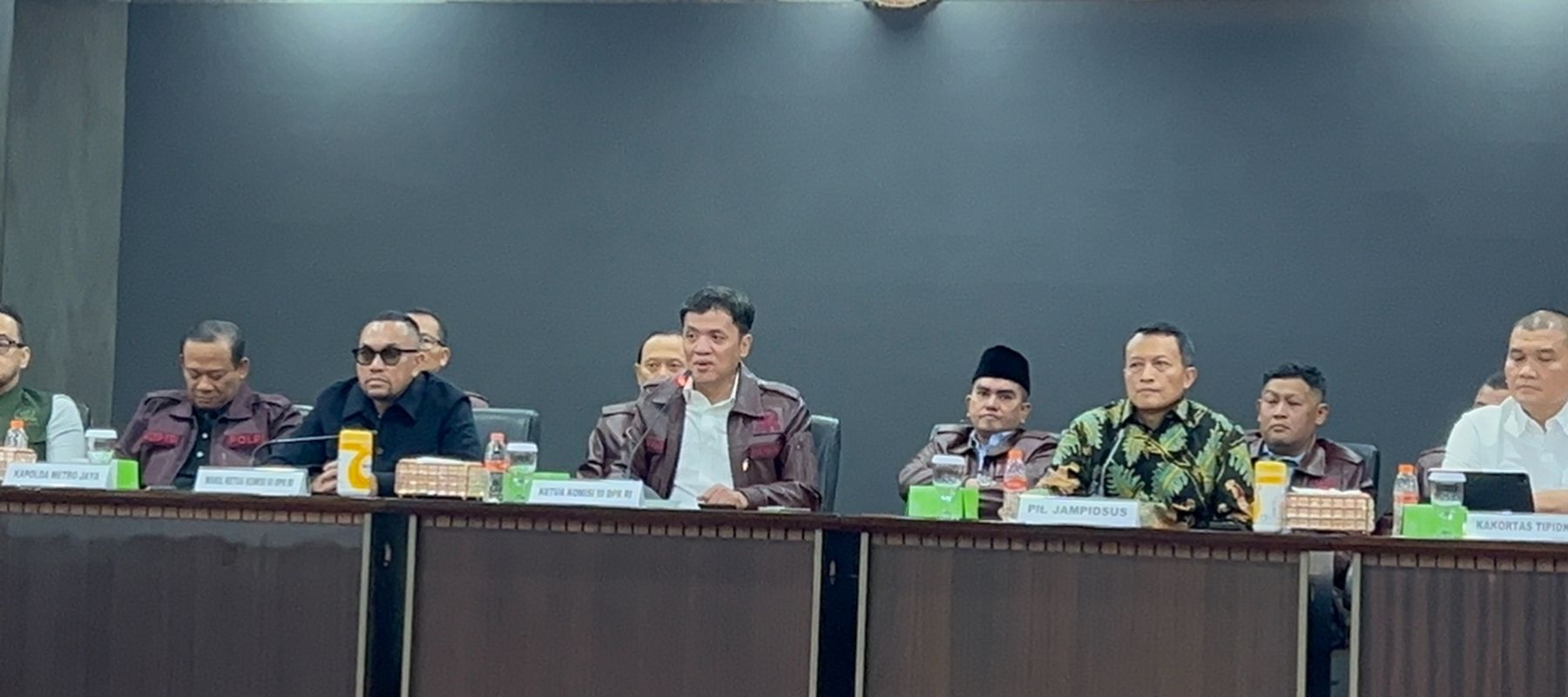 Komisi III DPR RI memutuskan membentuk Panitia Kerja (Panja) untuk mengawasi penanganan tiga perkara dugaan korupsi yang tengah diusut Korps Pemberantasan Tindak Pidana Korupsi (Kortastipidkor) Polri bersama Polda Metro Jaya
