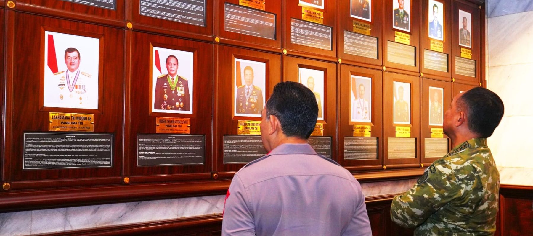 Kapolri Jenderal Listyo Sigit Prabowo dan jajarannya silahturahmi dengan Panglima TNI Jenderal Agus Subiyanto.